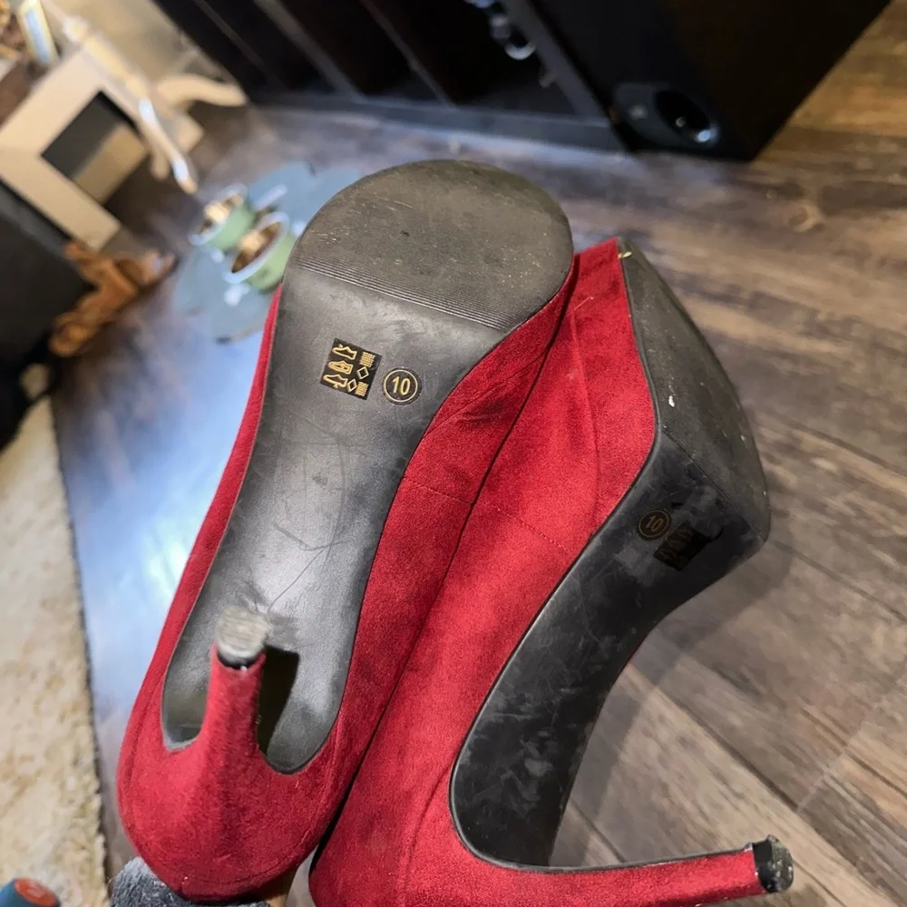 Chinese Laundry Red Suede Platform Pumps size 10